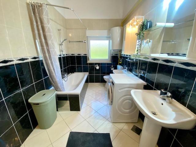 Two Bedroom Floor With Balcony * Pula