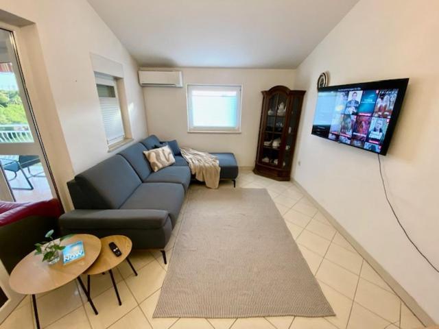 Two Bedroom Floor With Balcony Apartment *